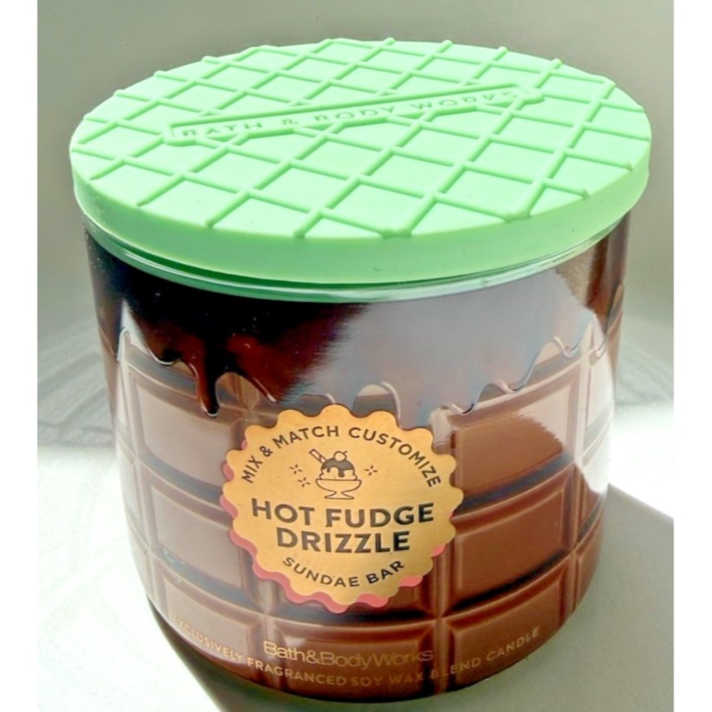 Bath & Body Works 3 Wick Candle Hot Fudge Drizzle Sundae Bar Chocolate 14.5oz